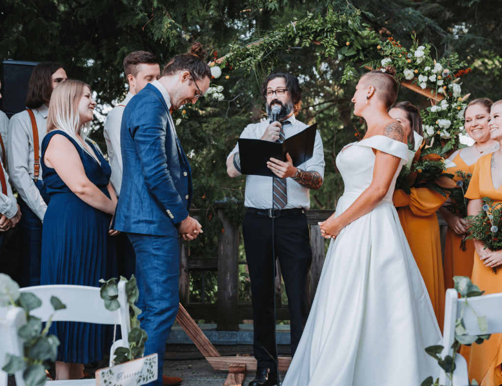 Image of an outdoor wedding with Wedding Officiant in Minnesota. 
