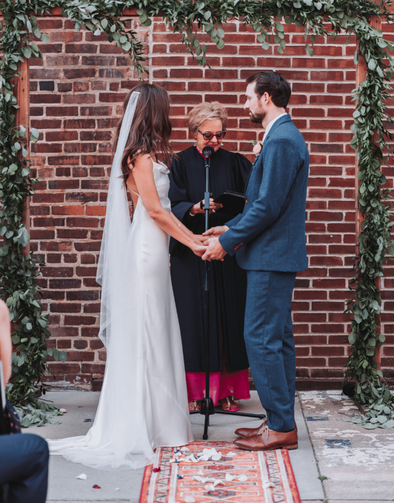 Image of Justice of the Peace marrying a couple. 