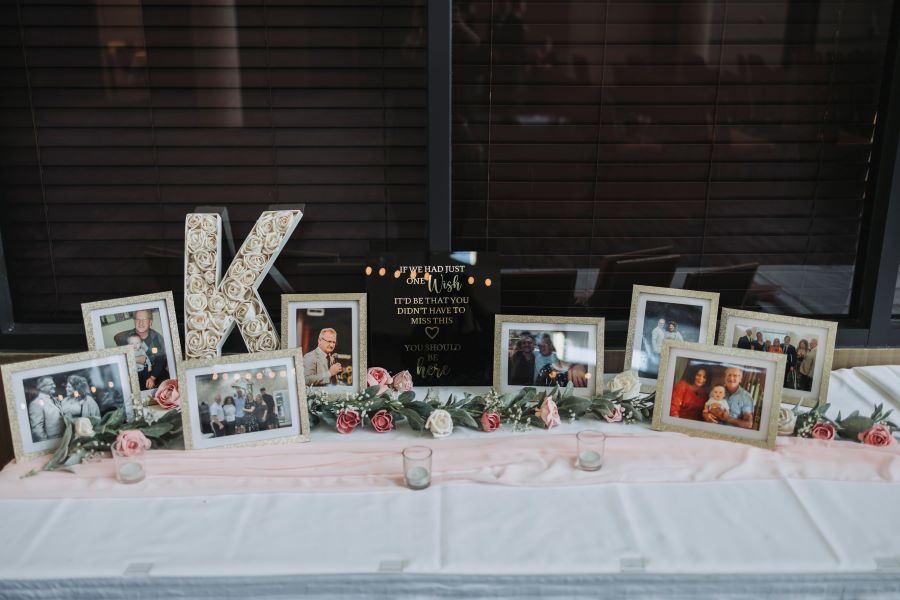way to honor loved one at wedding memorial table