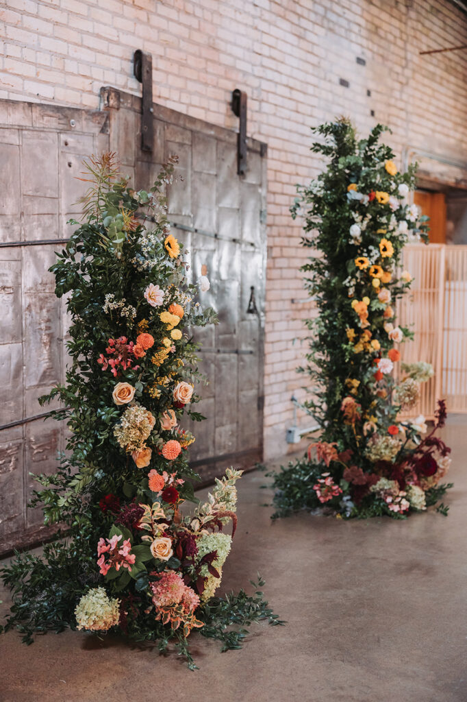 One of the best Minneapolis wedding florists, JNY Studios, created this gorgeous sustainable floral ceremony arrangement.